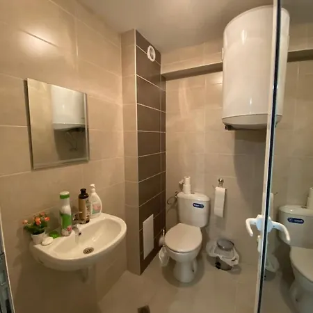 Brand New Cozy 1br Flat With Ac & Free Street Parking Apartment