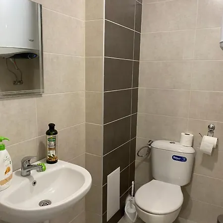 Brand New Cozy 1br Flat With Ac & Free Street Parking *
